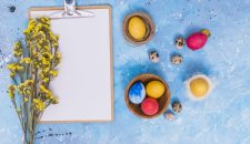 easter-eggs-with-clipboard-flowers-table